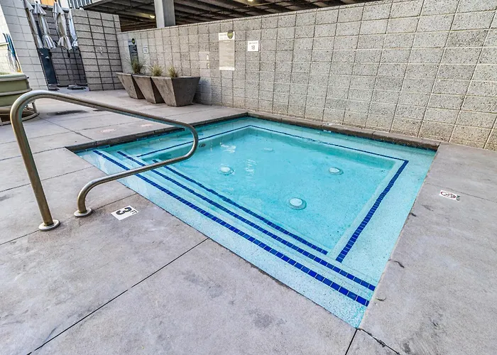 Apartment Centric 2br In Heart Of Dtphx Free Garage Parking
