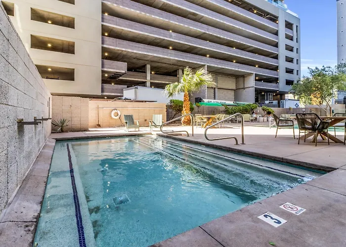 Centric 2br In Heart Of Dtphx Free Garage Parking Apartment *