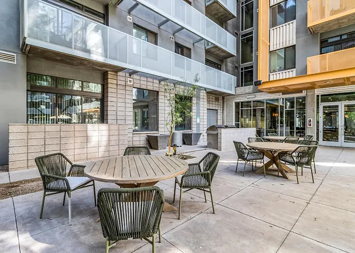Centric 2br In Heart Of Dtphx Free Garage Parking