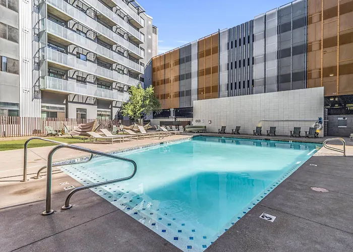Apartment Centric 2br In Heart Of Dtphx Free Garage Parking *