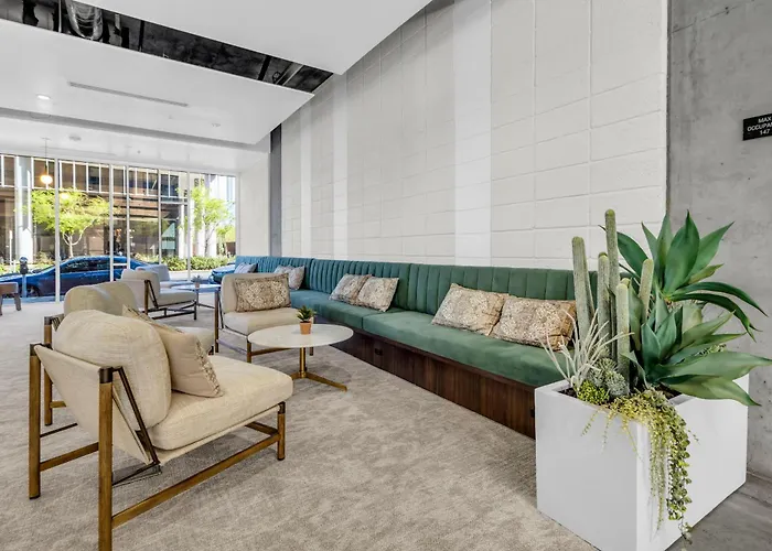 Apartment Centric 2br In Heart Of Dtphx Free Garage Parking *