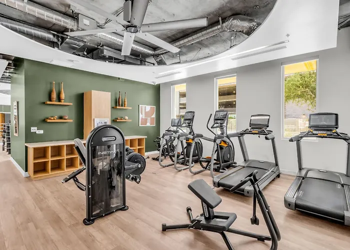 Centric 2br In Heart Of Dtphx Free Garage Parking Apartment