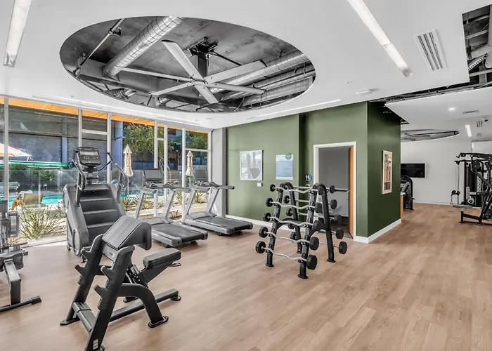 Centric 2br In Heart Of Dtphx Free Garage Parking Apartment *