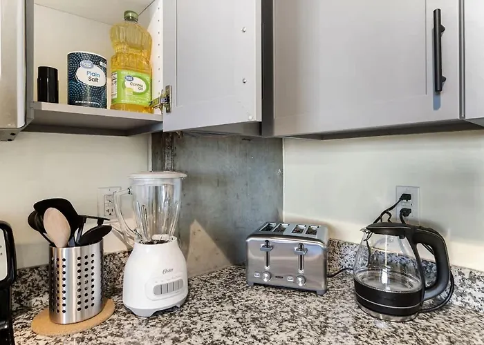 Centric 2br In Heart Of Dtphx Free Garage Parking