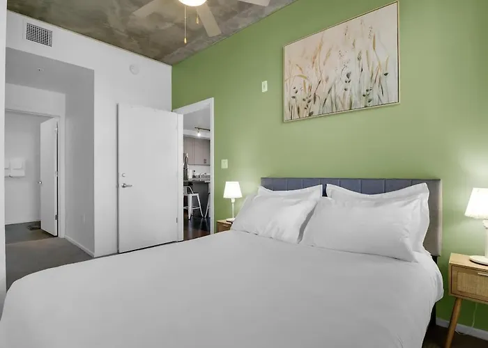 Apartment Centric 2br In Heart Of Dtphx Free Garage Parking