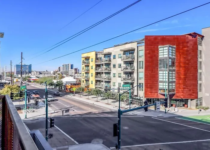 Apartment Centric 2br In Heart Of Dtphx Free Garage Parking *