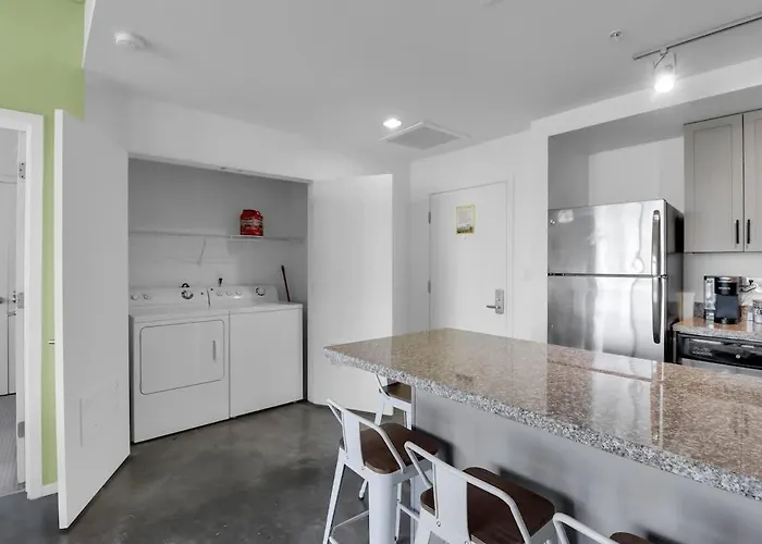 Centric 2br In Heart Of Dtphx Free Garage Parking