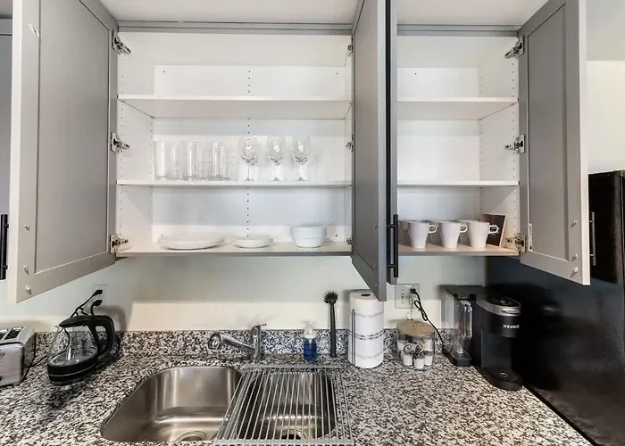 Centric 2br In Heart Of Dtphx Free Garage Parking Apartment