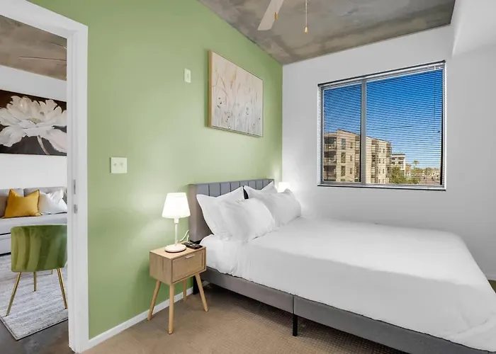 Centric 2br In Heart Of Dtphx Free Garage Parking Apartment