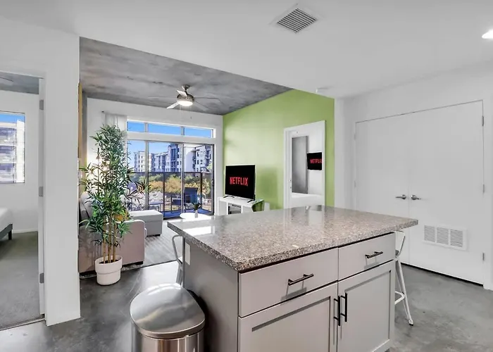 Apartment Centric 2br In Heart Of Dtphx Free Garage Parking