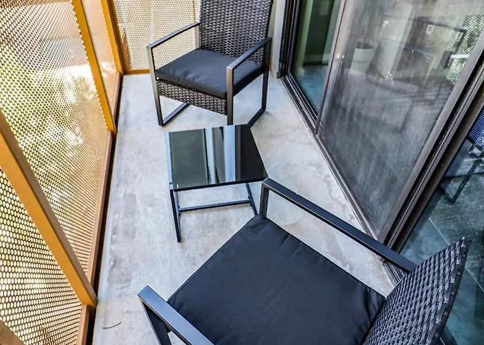 Centric 2br In Heart Of Dtphx Free Garage Parking
