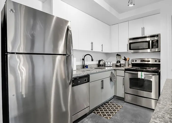 Centric 2br In Heart Of Dtphx Free Garage Parking Phoenix