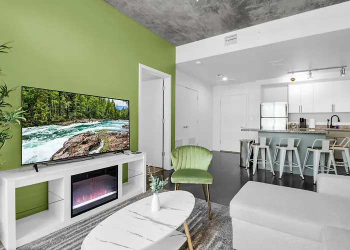 Apartment Centric 2br In Heart Of Dtphx Free Garage Parking *