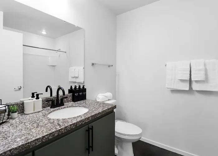 Apartment Centric 2br In Heart Of Dtphx Free Garage Parking