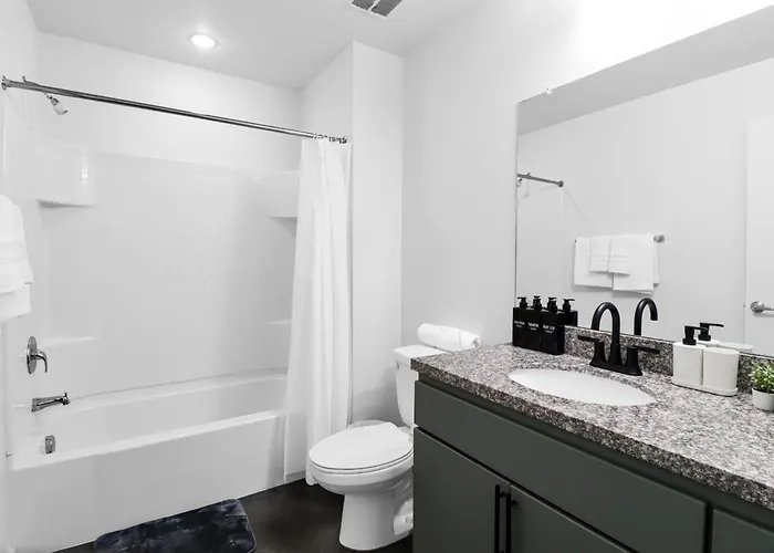 Centric 2br In Heart Of Dtphx Free Garage Parking * Phoenix